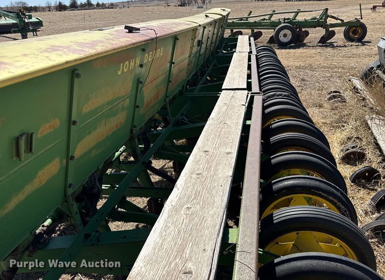 image for item EG6203 John Deere LZ812 grain drill