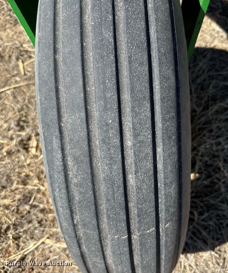 image for item EG6203 John Deere LZ812 grain drill