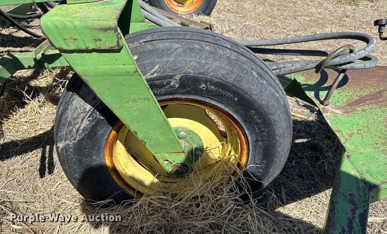 image for item EG6203 John Deere LZ812 grain drill