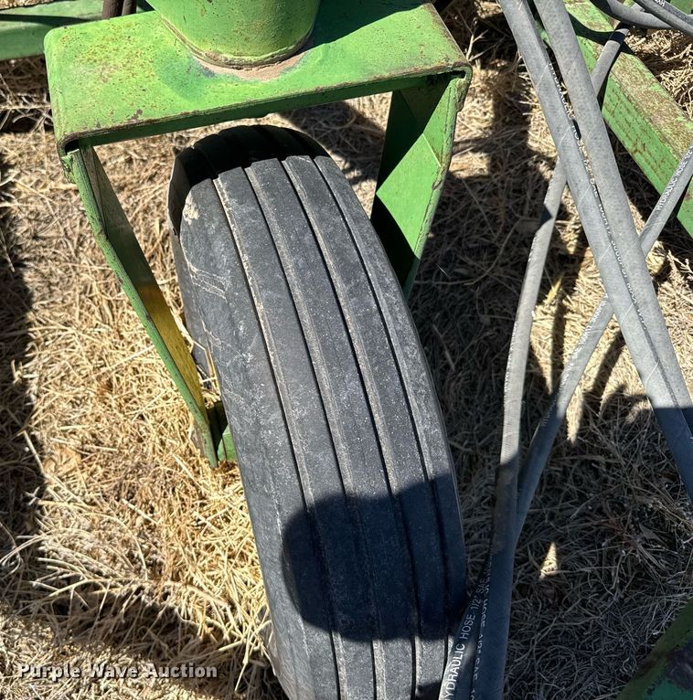 image for item EG6203 John Deere LZ812 grain drill