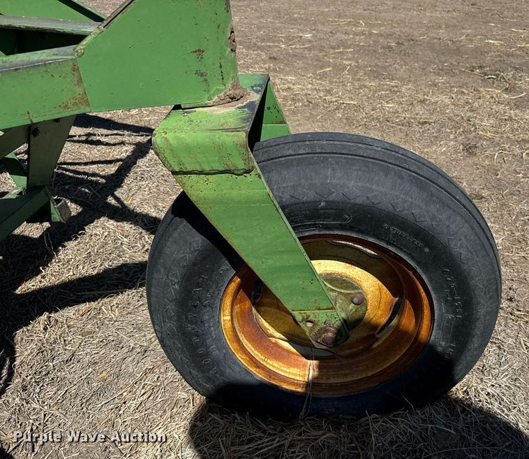 image for item EG6203 John Deere LZ812 grain drill