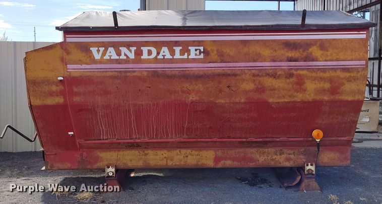 image for item EH0220 Van Dale feed mixer bed