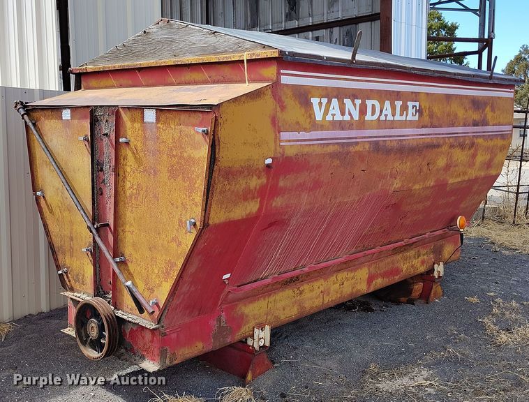 image for item EH0220 Van Dale feed mixer bed