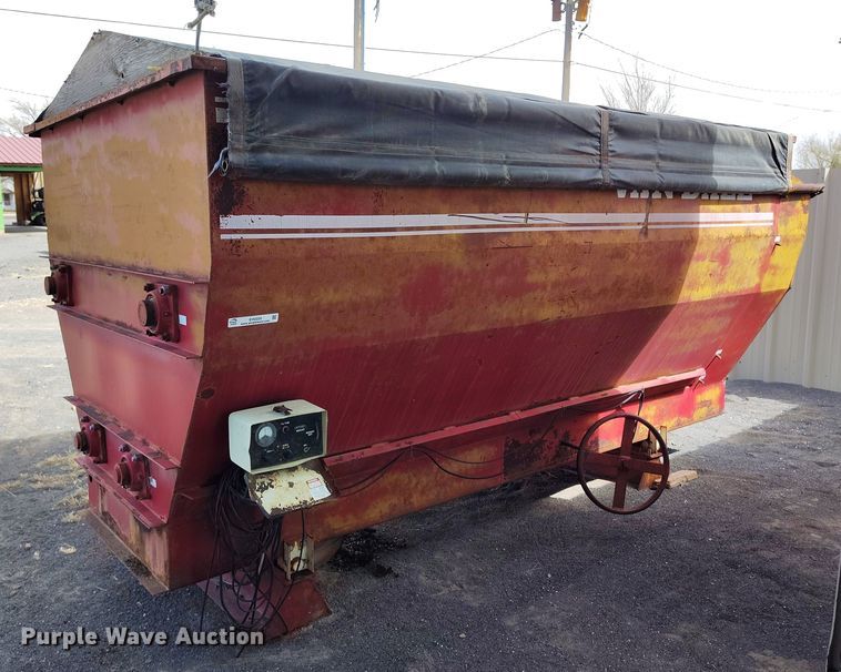 image for item EH0220 Van Dale feed mixer bed