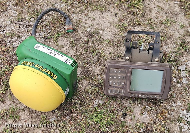 image for item EI8911 John Deere StarFire 3000 GPS system