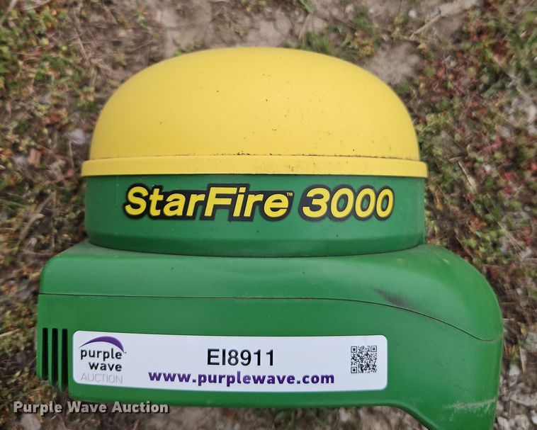 image for item EI8911 John Deere StarFire 3000 GPS system