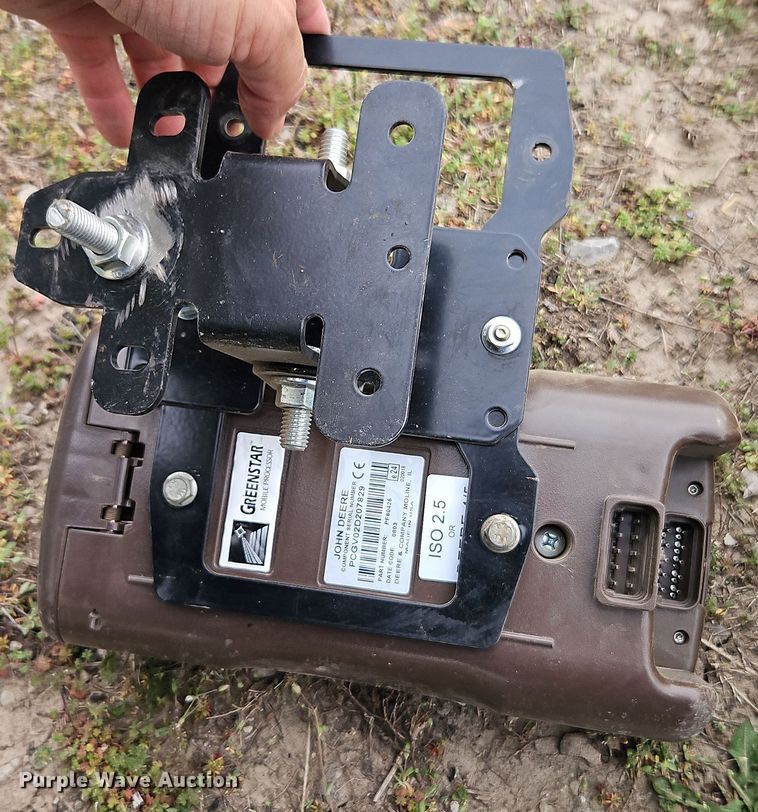 image for item EI8911 John Deere StarFire 3000 GPS system