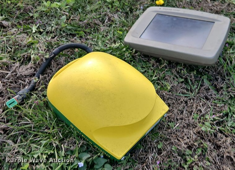 image for item EI8912 John Deere StarFire 6000 GPS system