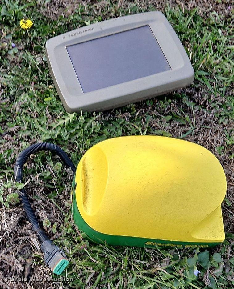 image for item EI8912 John Deere StarFire 6000 GPS system