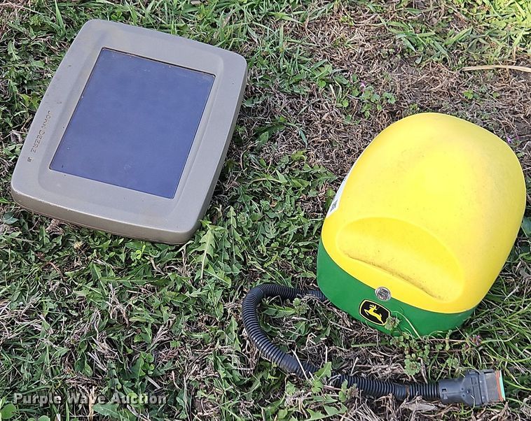 image for item EI8912 John Deere StarFire 6000 GPS system