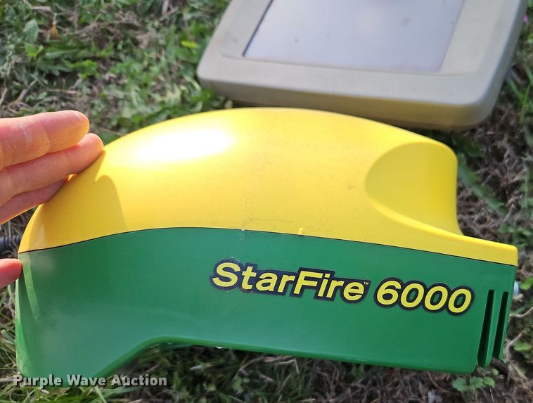 image for item EI8912 John Deere StarFire 6000 GPS system