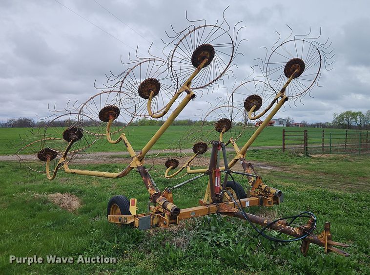 image for item EI8927 1995 Vermeer WR22 hay rake