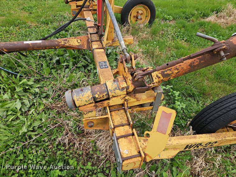 image for item EI8927 1995 Vermeer WR22 hay rake