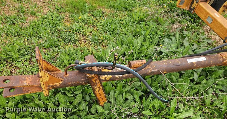 image for item EI8927 1995 Vermeer WR22 hay rake