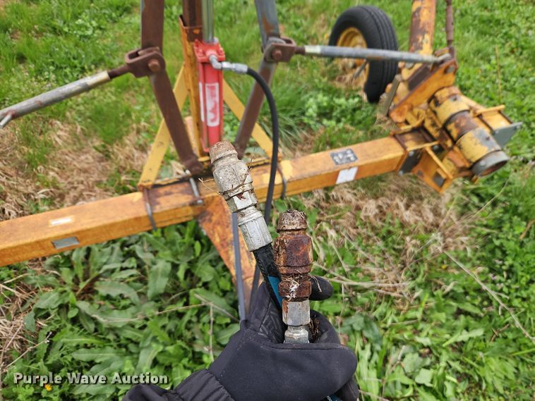 image for item EI8927 1995 Vermeer WR22 hay rake