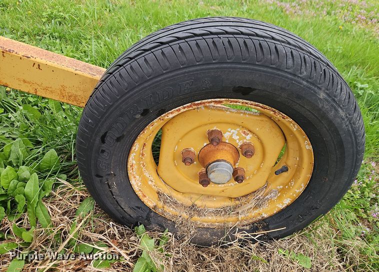 image for item EI8927 1995 Vermeer WR22 hay rake