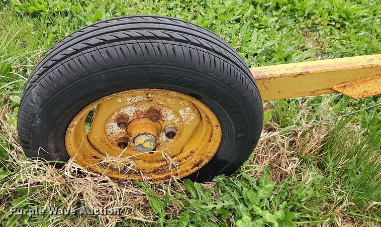 image for item EI8927 1995 Vermeer WR22 hay rake