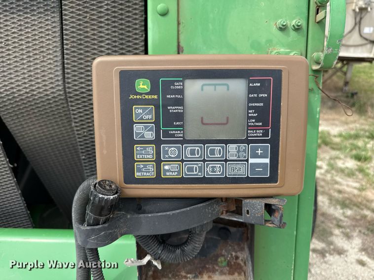 image for item EJ3583 2007 John Deere 568 MegaWide Plus round baler
