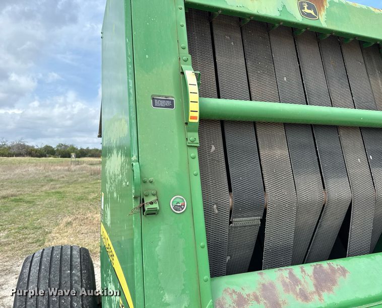 image for item EJ3583 2007 John Deere 568 MegaWide Plus round baler