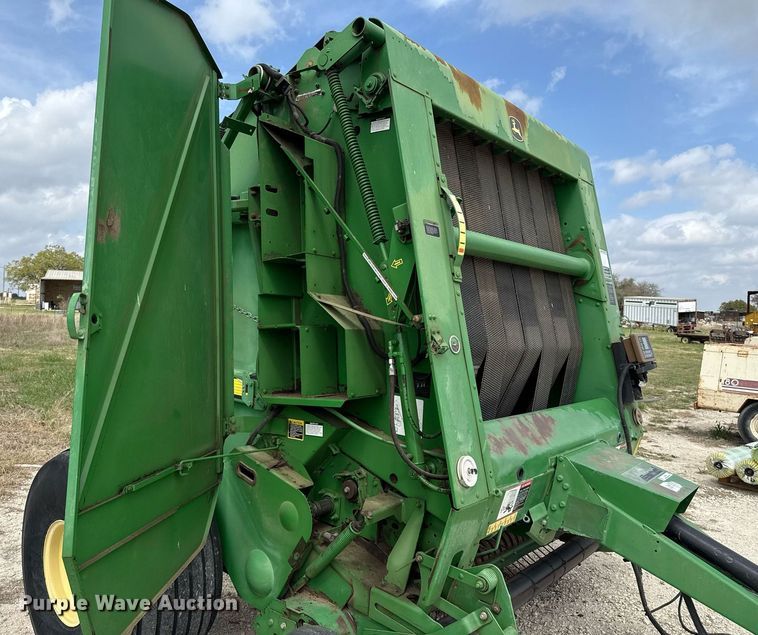 image for item EJ3583 2007 John Deere 568 MegaWide Plus round baler