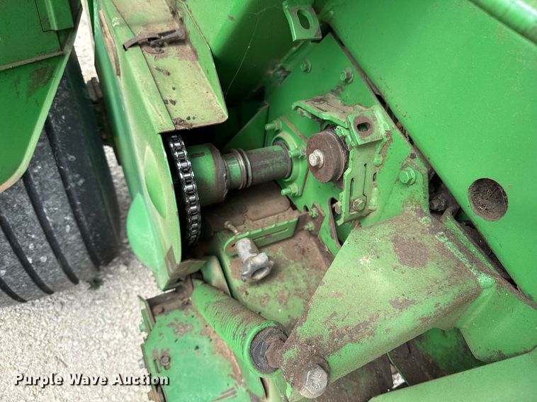 image for item EJ3583 2007 John Deere 568 MegaWide Plus round baler