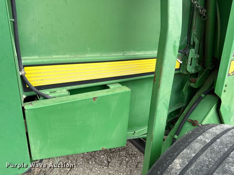 image for item EJ3583 2007 John Deere 568 MegaWide Plus round baler