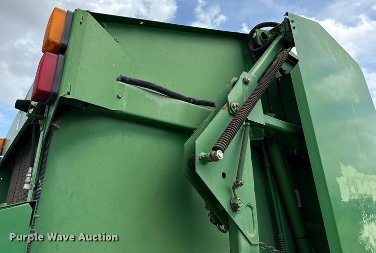 image for item EJ3583 2007 John Deere 568 MegaWide Plus round baler