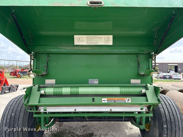 image for item EJ3583 2007 John Deere 568 MegaWide Plus round baler