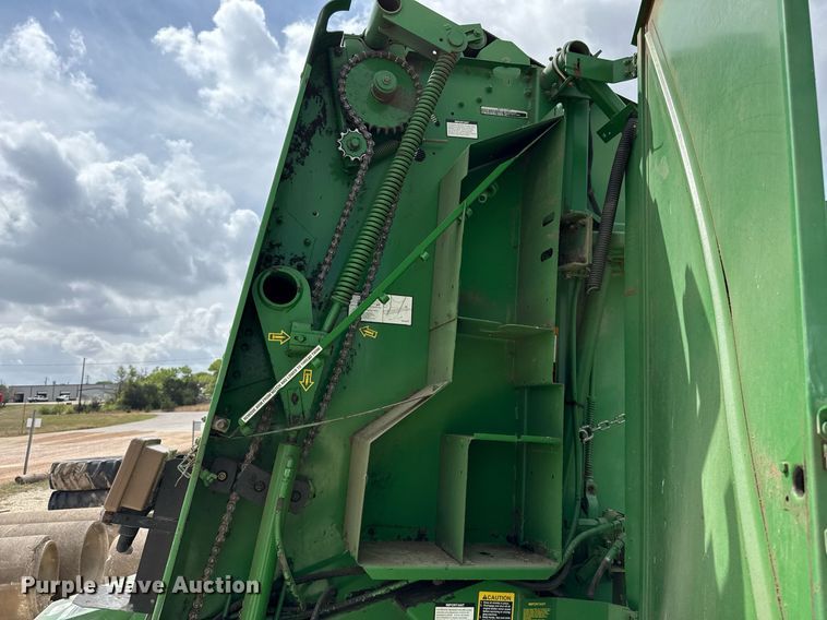 image for item EJ3583 2007 John Deere 568 MegaWide Plus round baler