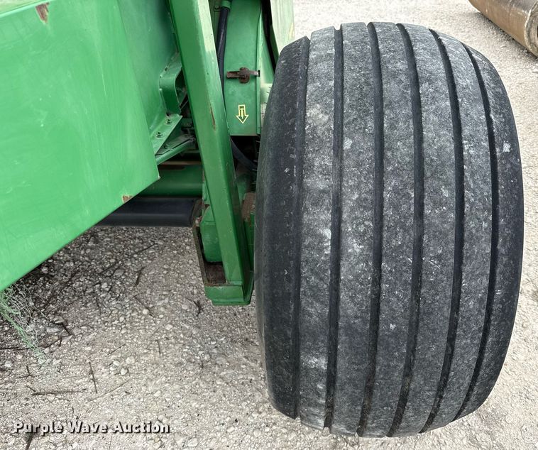 image for item EJ3583 2007 John Deere 568 MegaWide Plus round baler