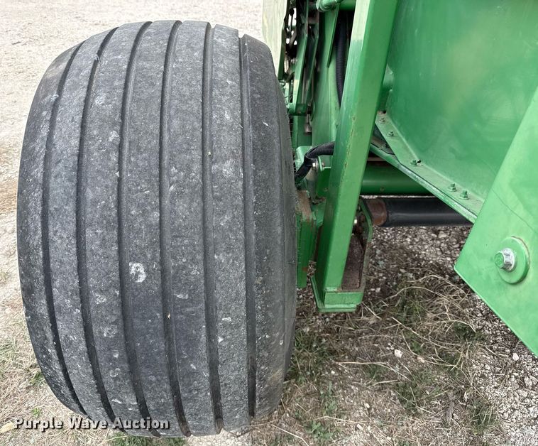image for item EJ3583 2007 John Deere 568 MegaWide Plus round baler