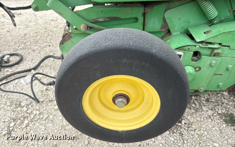 image for item EJ3583 2007 John Deere 568 MegaWide Plus round baler