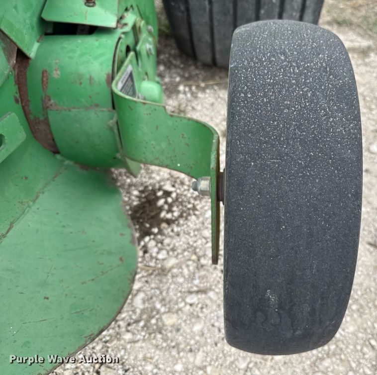 image for item EJ3583 2007 John Deere 568 MegaWide Plus round baler