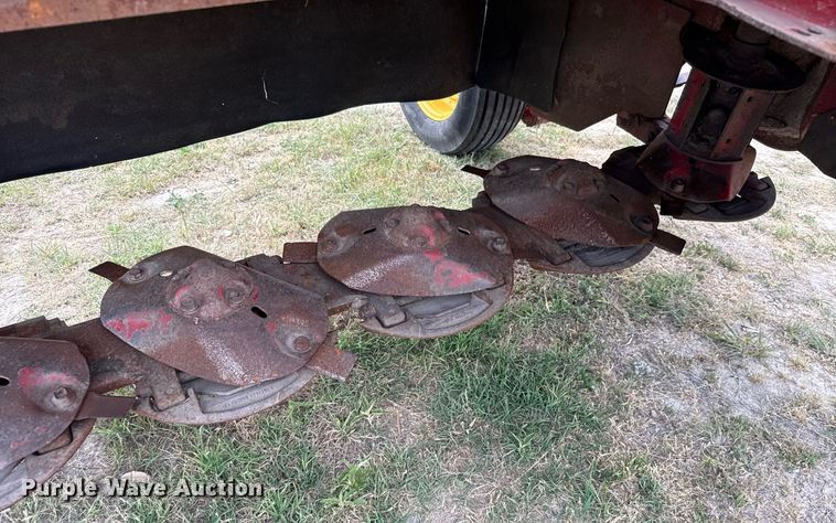 image for item EJ3586 2010 New Holland H6830 disc mower