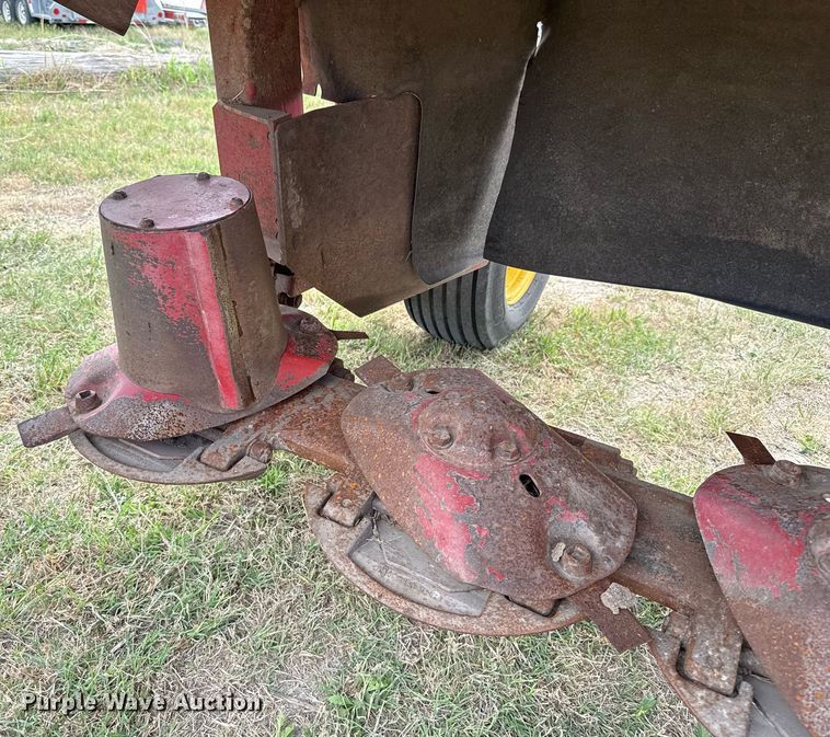 image for item EJ3586 2010 New Holland H6830 disc mower