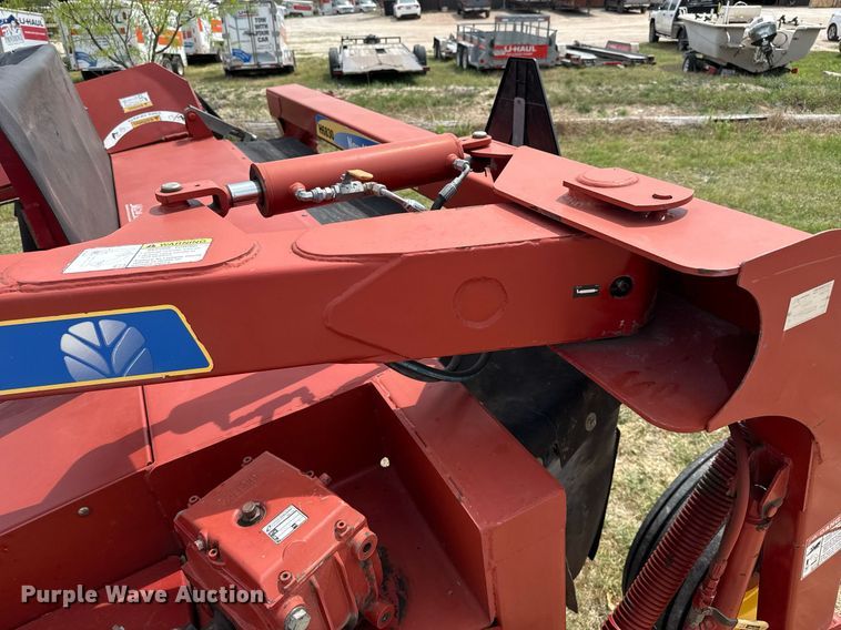 image for item EJ3586 2010 New Holland H6830 disc mower