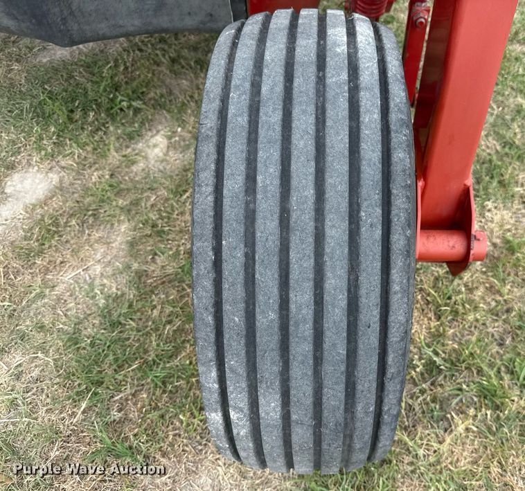 image for item EJ3586 2010 New Holland H6830 disc mower