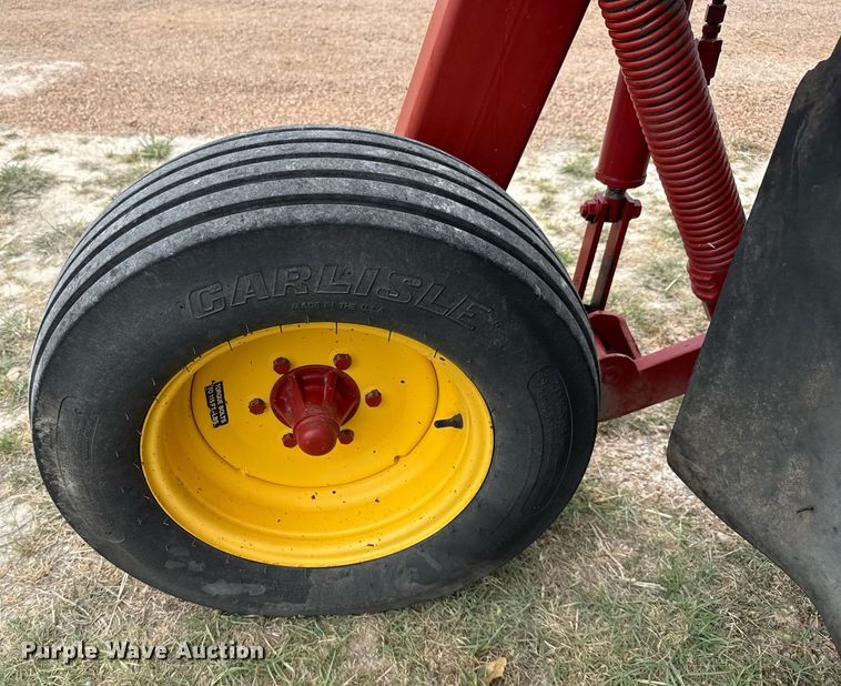 image for item EJ3586 2010 New Holland H6830 disc mower