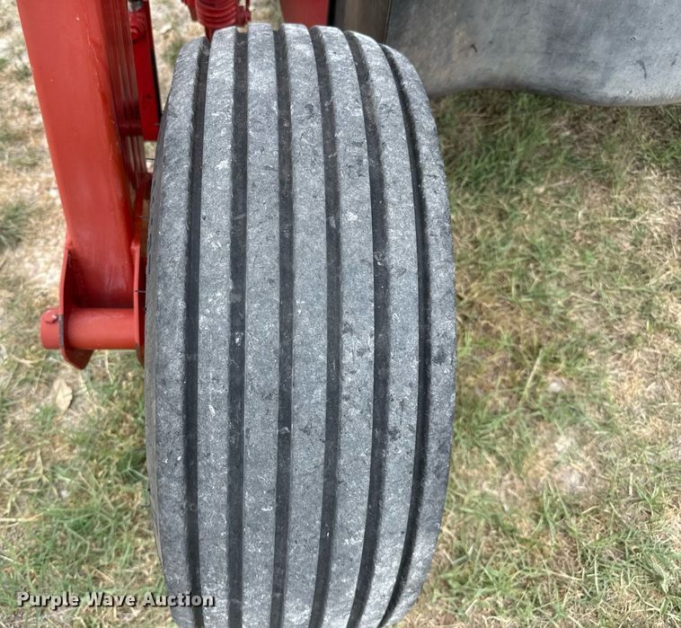 image for item EJ3586 2010 New Holland H6830 disc mower