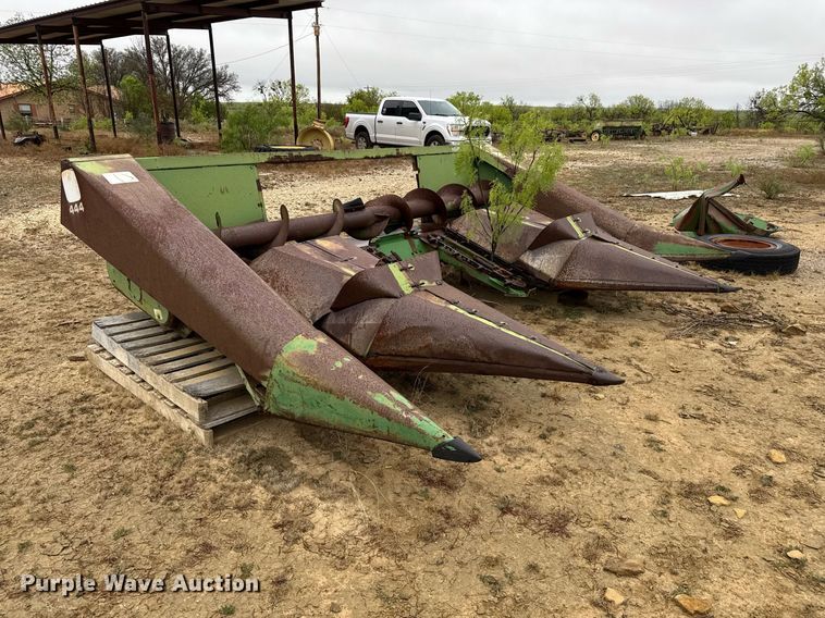 image for item EJ3608 John Deere 444 corn head