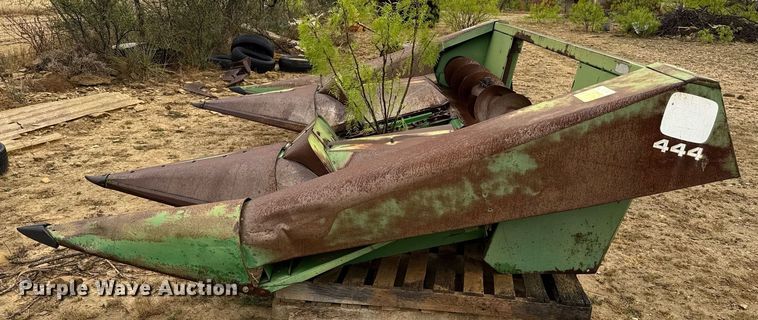 image for item EJ3608 John Deere 444 corn head