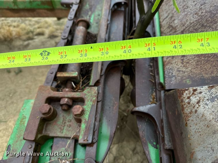 image for item EJ3608 John Deere 444 corn head