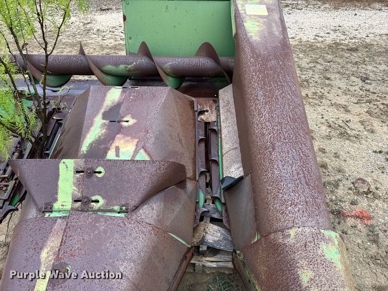 image for item EJ3608 John Deere 444 corn head