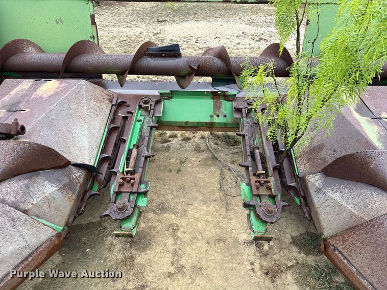 image for item EJ3608 John Deere 444 corn head