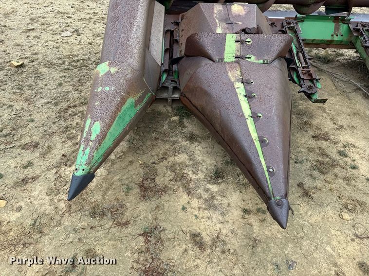 image for item EJ3608 John Deere 444 corn head