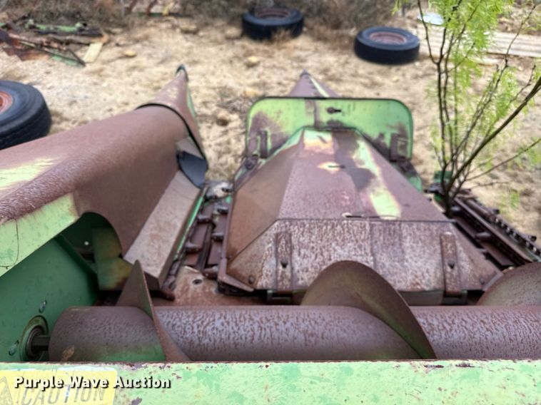 image for item EJ3608 John Deere 444 corn head