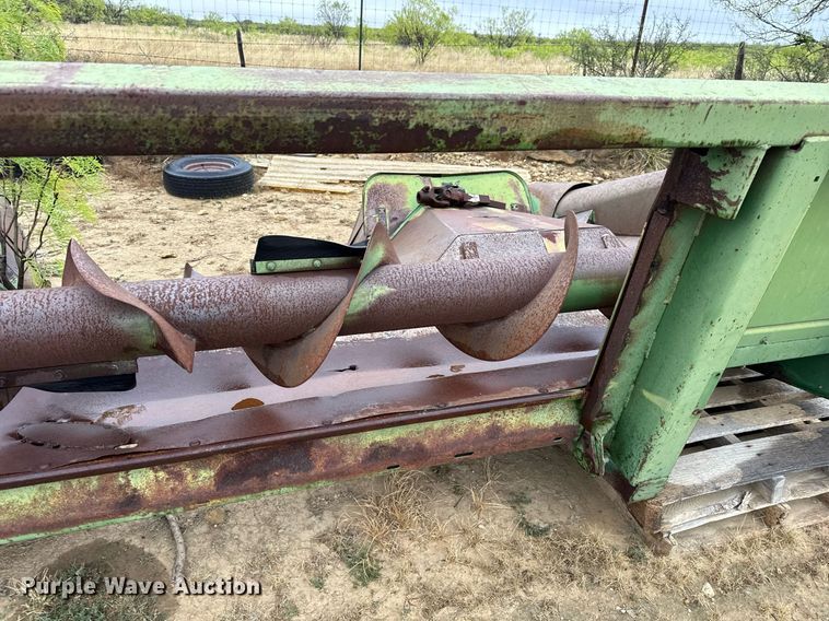 image for item EJ3608 John Deere 444 corn head