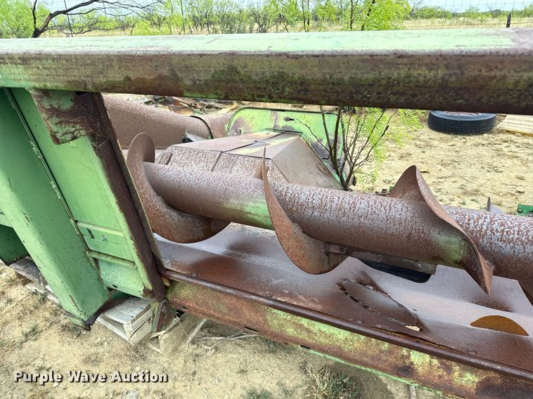 image for item EJ3608 John Deere 444 corn head