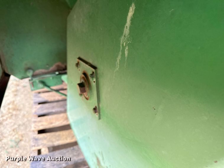 image for item EJ3608 John Deere 444 corn head