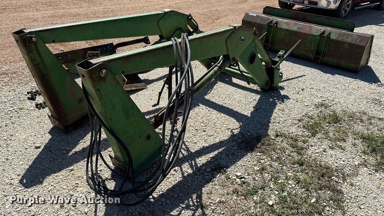 image for item EJ3616 John Deere 158 loader